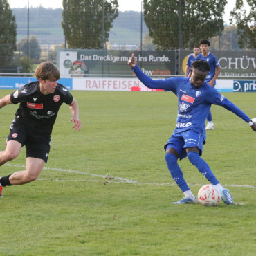 Fussball: Wohlen mit Galaauftritt - Nathan Tayey (rechts) erzielte das erste der Wohler Tor beim souveränen 5:0-Auswärtssieg gegen Thuns U21. Bild: Archiv