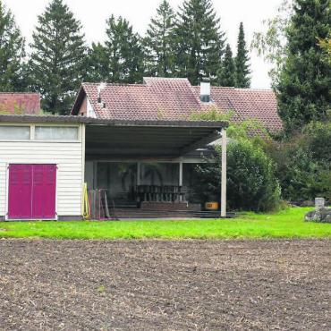 «Geld spielt wohl keine Rolle» - An der Lindenbergstrasse beim Blauring- und Jungwachthaus soll auf dem Land der katholischen Kirchgemeinde ein neuer Doppelkindergarten entstehen. In der aktuellen Standortstrategie Schulraumplanung ist dazu nichts festgehalten. Bild: Daniel Marti