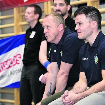 Die Spannung steigt - RS-Freiamt-Präsident Nicola Küng (rechts) freut sich auf die kommenden Wochen. Morgen Samstag ist sein Verein Gastgeber der Finalkämpfe der 1. Liga und des NLA-Duells zwischen den Freiämtern und Kriessern. Bild: Archiv/awa