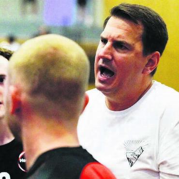Unerklärlicher Einbruch - 40 Minuten stark, dann folgt der Einbruch. Handball-Wohlen-Trainer Bild: ch