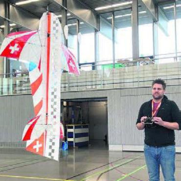 Im Bann der Modellflieger - Die Burkertsmatt wird zum Flugplatz.