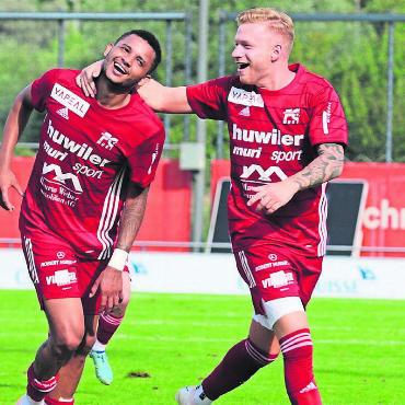 Der Topskorer ist weg - Wettbewerbsübergreifend traf Mateus Rodrigues (links) neun Mal für den FC Muri. Unter anderem erzielte er das 1:1-Ausgleichstor im Derby gegen Wohlen. In der Rückrunde wird er nicht mehr für die Murianer auflaufen. Bild: Archiv/spr