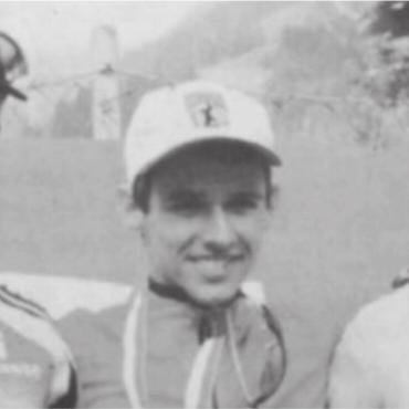 Zweimal Gold für Stefan Richner - Stefan Richner (Mitte) bei der Siegerehrung im Trikot des Schweizer Meisters. Bild: Archiv