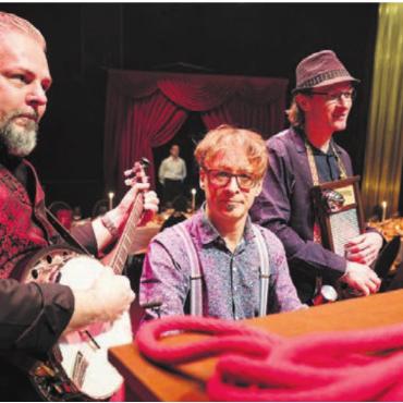 Mister Zuverlässig - Die diesjährige Band: Lukas Stäger hat mit Danny Hertach (Bass und Banjo) und Stephan Felber (Schlagzeug) zwei Freunde zur Seite.