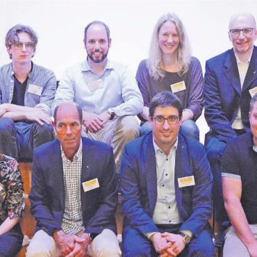 Bezirk soll nicht attraktiver werden - Sie haben sich den Fragen des Podiums gestellt. In der oberen Reihe von links Finn Neiger, Marlon Keller, Seraina Herzberg, Daniel Käppeli. In der unteren Reihe Lea Küng, Markus Bammert, Stefan Huwyler und Alain Bütler. Bild: vaw