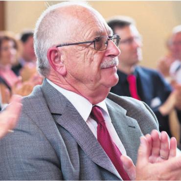 Immer nah bei den Menschen - 24. August 2013: Heini Stäger an der Jubiläumsfeier «100 Jahre Gasversorgung Wohlen». Auch zu diesem Anlass hat der Lokalhistoriker als Mitautor der Festschrift einen Beitrag geleistet. Bilder: Archiv
