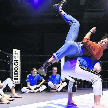 Zwischen Show und Kampf - Kampfsport und eine coole Show will Kickboxing Wohlen dem Publikum bieten. Bild: awa/Archiv
