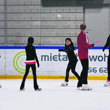 Power on Eis - Eislaufen braucht viel Übung. Bild: mo