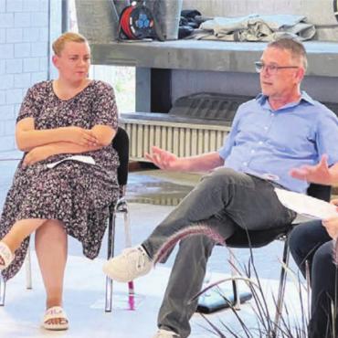 Gleich doppelt erfolgreich - Interessantes Podium mit (von links) Pascal Hufschmid (Hufschmid Gartenbau AG), Bianca Voegeli (Reusspark), Ruedi Geissmann (Brack.ch) und Moderator Antonio Giampà (Präsident Gewerbeverein Reusstal). Bild: zg