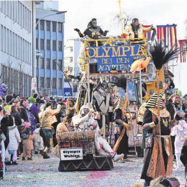 Wunderland im Freudentaumel - Die Fasnachtsgesellschaft Olympia Wohlen wusste – so wie immer – zu begeistern. Note 6 für die Gruppe. Bilder: Chregi Hansen, Roger Wetli, Daniel Marti