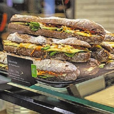 Dieser Ort macht Appetit - Die feinen «La baguette-Sandwiches» sind der Renner im Verkauf.