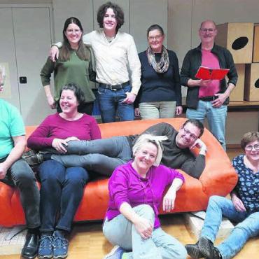 «Luege, lose, lache» - Die Vorbereitungen der Volkstanzgruppe laufen auf Hochtouren. Bild: zg