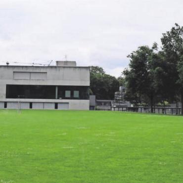 Sieg für Gemeinderats-Strategie - Auf dem Bünzmatt-Areal möchte der Gemeinderat eines der ersten Zyklus-1-Schulhäuser, inklusive Turnhalle, bauen. Dafür braucht es einen Projektierungskredit von 2 Millionen Franken, die Baukosten betragen laut Finanzplan knapp 20 Millionen Franken. Der Projektierungskredit wurde bewilligt. Bilder: Daniel Marti