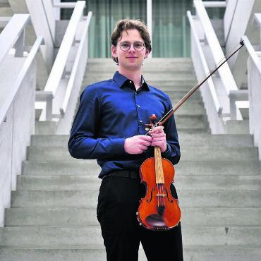 Bewegt und bewegend - Für das Konzert vom 16. März in der Stadtkirche konnte das Orchester Bremgarten den jungen Gebenstorfer Geiger Andreas Lakner verpflichten. Bild: zg