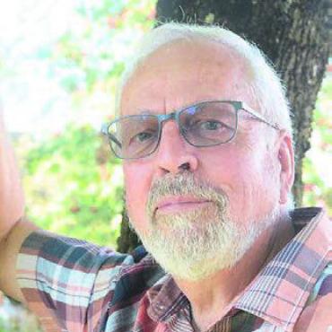 Weil Bäume Leben bedeuten - Herbert Wiederkehr reist regelmässig nach Uganda und packt mit an.