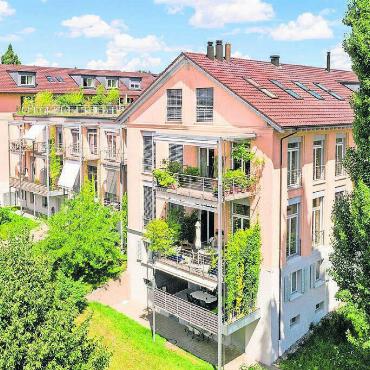Leben, wo früher gearbeitet wurde - Die ehemalige Alpinit-Fabrik ist heute Wohn- und Arbeitsort ganz vieler. Die Gründung einer Genossenschaft war vor 25 Jahren eine Pionierleistung, das Führen derselben heute eine Herausforderung.