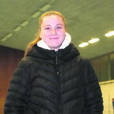 Baltische Torgarantin - Ein sympathisches Lächeln, trotz Kälte in der Militärhalle. Anna Ankudinova fühlt sich beim UHC Bremgarten wohl. Bilder: Josip Lasic / zg