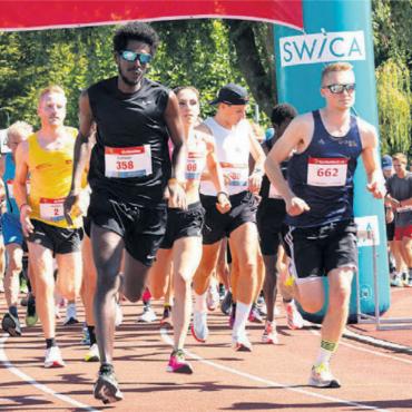 Cooler und hitziger Lauf - Start zum Hauptlauf. Der Murianer Sven Lang (Nummer 662) holt sich den 3. Rang.