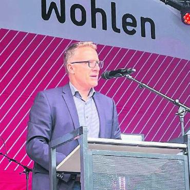 «Machen wir einen Schritt zurück» - Arsène Perroud gedachte der beiden Unfalltoten vom Vormittag.