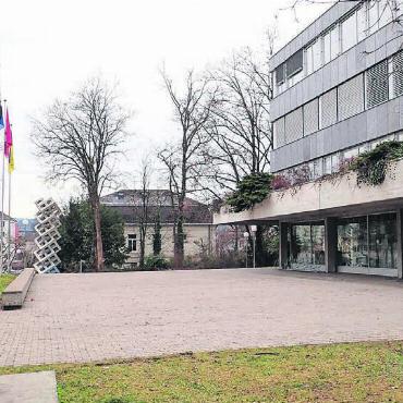 Der Wille des Gesetzgebers … - Die Initianten der Anfrage bringen die Gemeindeordnung ins Spiel: Der Einwohnerrat hat vor sieben Jahren bekräftigt, dass amtliche Publikationen aus dem Gemeindehaus (Bild) auch in die Printmedien gehören. Bild: dm
