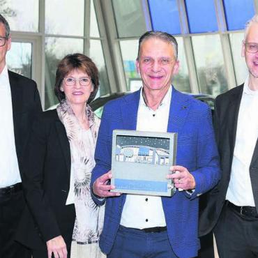 «Grossartige Anerkennung» - Übernahme der Central-Garage Wälty AG in Niederlenz (v. l.): Markus Geissmann, Ilona Wälty, Markus Wälty und Thomas Geissmann.