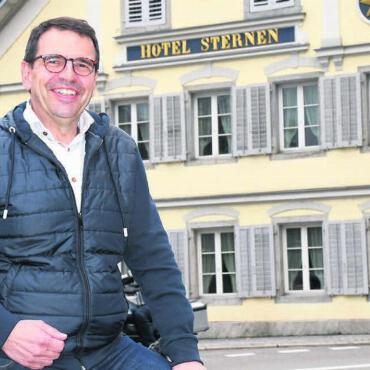 «Ich geniesse die Zeit in Bern» - Der «Sternen» ist eine Art Wohler Wahrzeichen, und in Wohlen feierte Matthias Jauslin ein Glanzresultat, das ihm das Mandat im Nationalrat sicherte. Bild: Daniel Marti