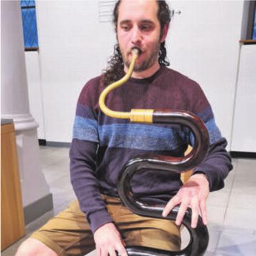 Gregorianik in Stadtkirche - Teil des Konzerts ist auch der selten zu hörende Serpent (Bass-Zink) mit Jean-François Simon. Bild: zg