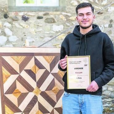 Originell und kreativ - Enis Ljatifi aus Merenschwand erreichte beim ISP-Modellwettbewerb mit seinem Werk den dritten Rang. Bild: zg