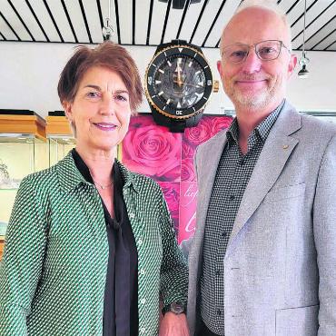 Ära endet nach 70 Jahren - Gabriela und Heinz Strebel sagen Danke für die Treue. Ende Januar wird das Fachgeschäft schliessen. Bild: pd