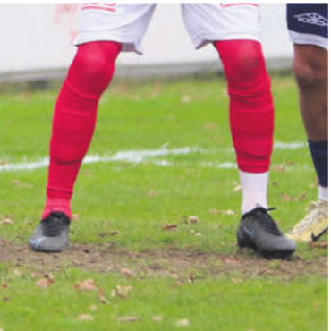 Kunstrasen-Projekt forcieren - Mit dem Wegfall des Rigacker-Platzes werden die Platzprobleme im Sportzentrum Niedermatten für den FC Wohlen immer grösser. Nun will die Fraktion der Mitte / Dorfteil Anglikon, dass beim Kunstrasenprojekt die Termine zwingend eingehalten werden. Bild: Archiv