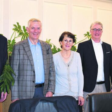 Potenzial ist vorhanden - Die Ammänner präsentierten die Schwerpunkte des Projekts Kleeblatt: (von links) Peter Spring (Widen), Daniel Stark (Zufikon), Rosmarie Groux (Berikon), Reto Bissig (Rudolfstetten-Friedlisberg) und Raymond Tellenbach (Bremgarten). Bild: Erika Obrist
