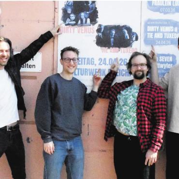 Aus der Versenkung zurückgeholt - Sind bereit für das Konzert (von links): von Dirty Venus Gitarrist Adrian Meier, von Tie and Tuxedo Gitarrist Christoph Horat, Bassist Marc Fischer und Pianist Mathieu Friz.