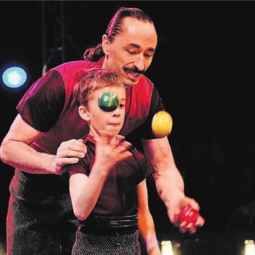 Kleines Wunder – aber kein Zufall - Johannes Muntwyler im Programm 2005 mit Sohn Mario.