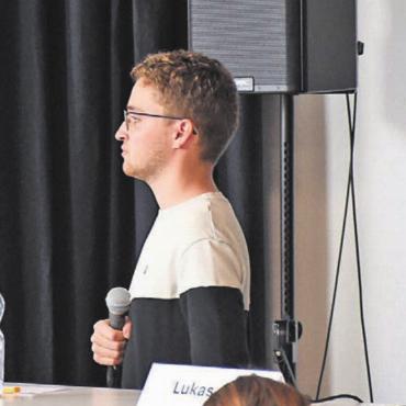 «Rassismus hat viele Facetten» - Die etwas erfahreneren Politkräfte (v. l.): Jacqueline Wick (Mitte), Lionel Zingg (FDP) und Lukas Abt (SVP). Bilder: Daniel Marti