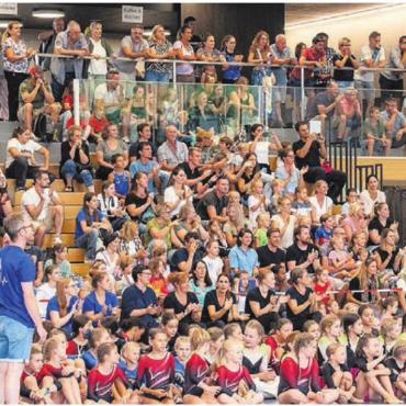 Zwei Hallen, perfekte Premiere - Volle Hütte in der neuen Hofmattenhalle.