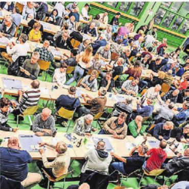 Spass steht im Vordergrund - Das Jassturnier des FC Sarmi hat bereits Tradition . Bild: zg