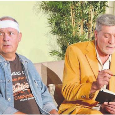 «Alte Hasen» überzeugten - Hugo Meier (gespielt von Rolf Brunold, links) versucht, seine Doppelehe geheim zu halten – auch vor dem Zürcher Stadtpolizisten Amstutz (gespielt von Kurt Stammbach).