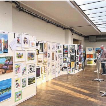 Eine Vernissage, 300 Bilder - Bis am 22. März verwandeln über 300 Werke die Bleichi in ein Pop-up-Kunstmuseum.