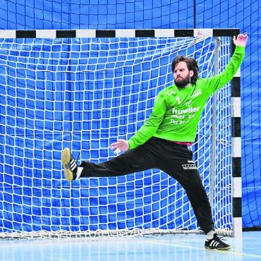Den Schwung mitnehmen - Goalie Ursin Schleiss konnte gegen Frick überzeugen. Er sieht es als wichtig an, dass das Team den Vorsprung im letzten Spiel verteidigen konnte. Gelingt das auch gegen Willisau? Bild: tvm