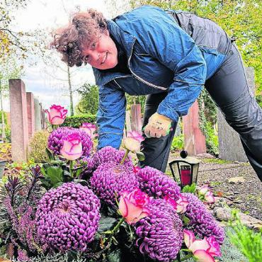Perle auf dem Friedhof - Seit 18 Jahren dabei: Michelle Hintermann. Bilder: Stefan Sprenger