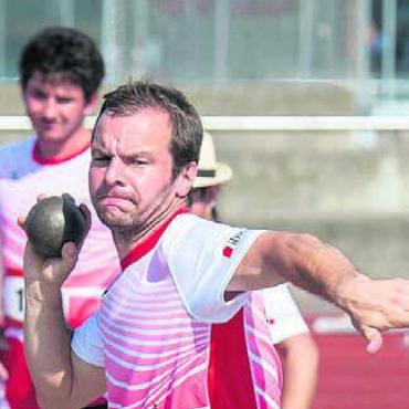 Tag der Freude - Kugelstossen wird eine der diversen Disziplinen an der Aargauer Meisterschaft Polysport sein.