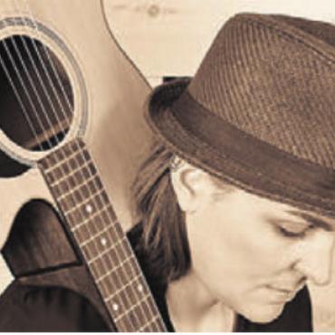 Mit Wort und Musik - Beata Bereuter singt in Niederwil. Bild: zg