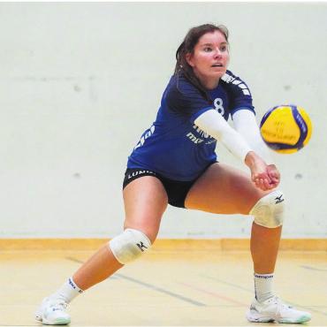 Zwei letzte Heimspiele - Eine intensive Saison wird am Samstag zu Ende gehen für die Fanionteams des TV Lunkhofen. Im Bild: Vorstandsmitglied und «Eis»-Spielerin Kerstin Hagenbuch. Bild: Andy Müller