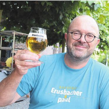 «Bier wird noch lange getrunken» - Die Bierbranche vermeldet ein Minus von 1,8 Prozent. Auch in der Villmerger Brauerei war der Ausstoss rückläufig. Doch insgesamt spricht Gründer und Mitinhaber Otto Sorg von einem guten Jahr. Bild: Archiv
