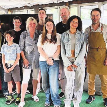 Toller Abschluss für den «Nachwuchs» - Die Jungschützen von Berikon: Ebenfalls auf dem Bild ist Marc Stuber (links), der beim Bezirks-Jungschützenwettschiessen den 3. Platz belegte. Bild: zg