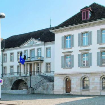 Kantonales Notrecht revidieren - Die Grossratskommission für Aufgabenplanung und Finanzen möchte gegen den Willen des Regierungsrates das kantonale Notrecht genauer anschauen und anpassen. Somit wird es im Grossen Rat im März zur Beratung des Berichts des Regierungsrates kommen. Bild: Daniel Desborough © Kanton Aargau
