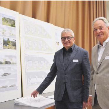 Nicht nur Ein-, gleich Vierklang - Bauherrschaft und Gemeinde sind überzeugt vom Siegerprojekt: Luigi Alberti (links) und Markus Fischer. Bilder: Annemarie Keusch / zg