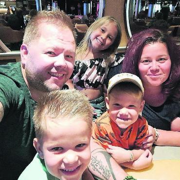 Ohne Wahl ins Amt - Sie ist Familienfrau, verheiratet mit Andreas, und Mutter von Luana, Nevio und Mateo und sie engagiert sich seit Jahren für Familien im Dorf. Seit Januar ist Désirée Widmer Hübscher die neue Gemeinderätin in Büttikon. Bild: zg