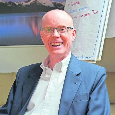 Richtig Feedbacks geben - Thomas Skipwith möchte es an der Europameisterschaft in der Disziplin «Feedback» ganz nach oben schaffen. Bild: Roger Wetli