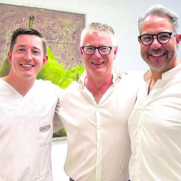 Das ganze Spektrum moderner Zahnmedizin - Das Ärzte-Team der Mattiola-Zahnärzte, v.l.: Dr. Léon Mahler, Dr. Alessandro Mattiola und Dr. Stefano Pellettieri (es fehlt Dr. Hoang Dang). Bilder: Walter Minder